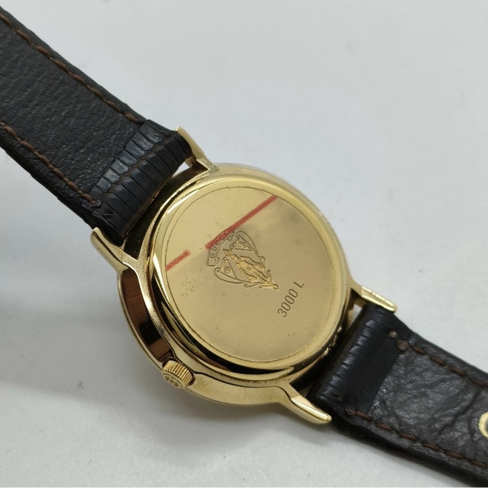 Gucci Gold and Black Classic Watch - Picture 7 of 9